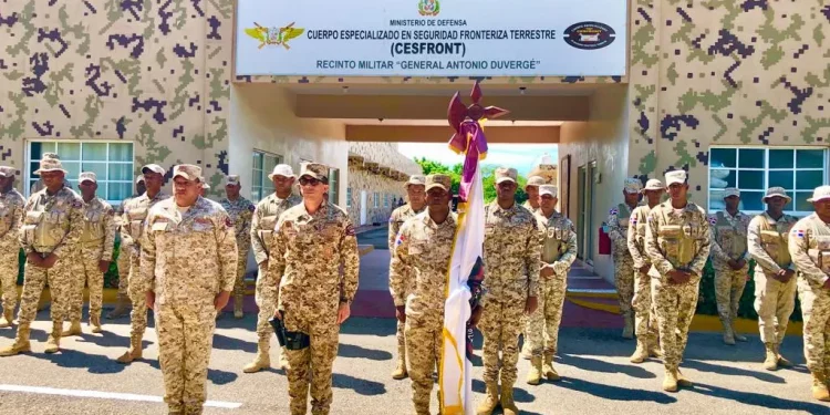 CESFRONT realiza cambio de comandantes en las provincias fronterizas