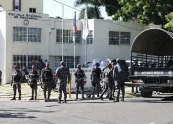 TSA ordena retiro de agentes policiales del CARD