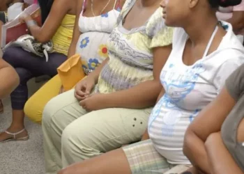 Conani dice embarazos en adolescentes disminuyen en un 9.5% en 2023