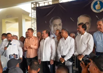 Directivos del PLD en San Francisco de Macorís y sus seguidores ingresan al PRM