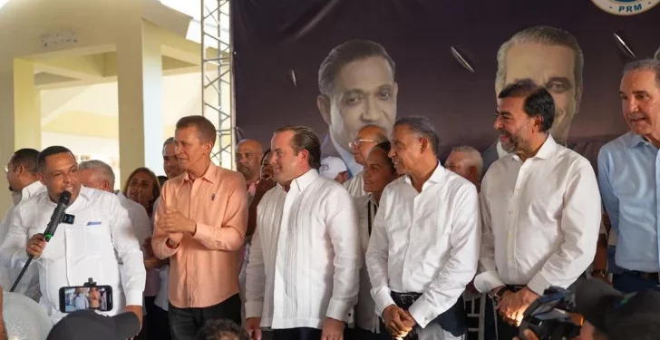 Directivos del PLD en San Francisco de Macorís y sus seguidores ingresan al PRM