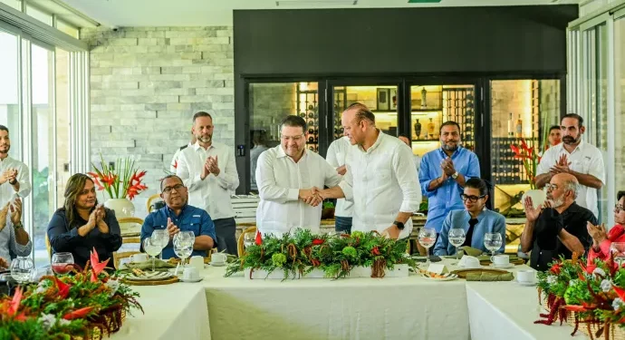 Ulises Rodríguez se reúne con regidores electos del PRM y aliados en Santiago