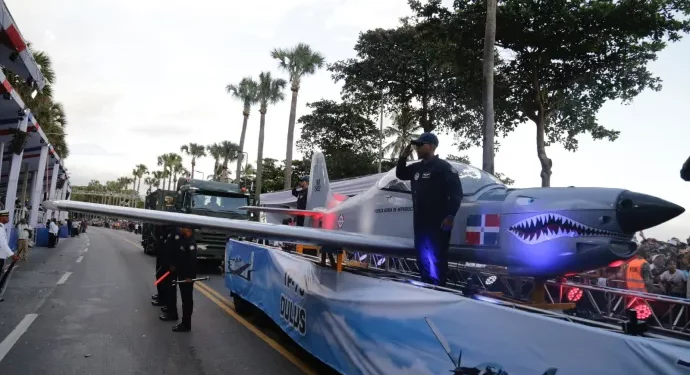 Presentan en desfile aeronave ensamblada en el país; mira aquí sus características 