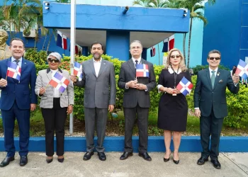 TSE, INDRHI y Cartográfico Militar, rinden tributo a la Bandera Nacional