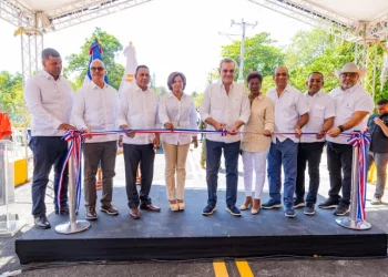 Presidente Abinader encabeza acto inaugural del puente sobre el río Limón en Bayaguana
