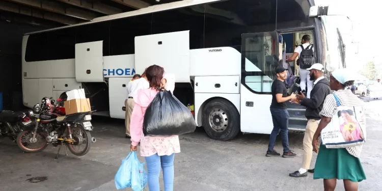 Unos salen a gozar y otros permanecen en Santo Domingo