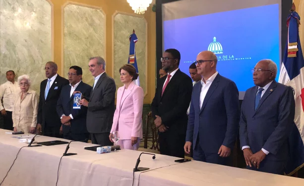 Gobierno presenta el renovado reglamento de Contrataciones Públicas