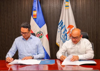 Entidades firman convenio para la implementación de paradas de motociclistas