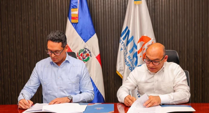 Entidades firman convenio para la implementación de paradas de motociclistas