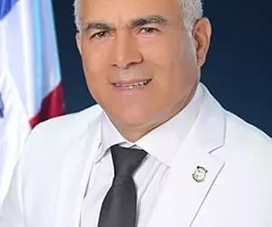 Senador tiene sus maletas preparadas para abandonar Fuerza del Pueblo