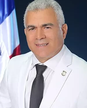 Senador tiene sus maletas preparadas para abandonar Fuerza del Pueblo