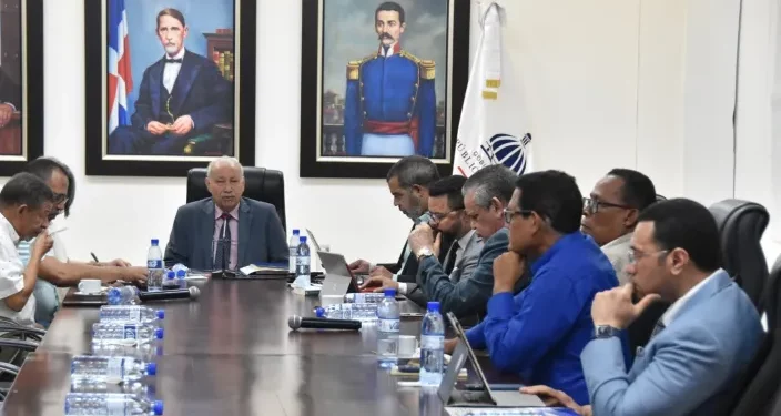 Minerd exige a la ADP cese de paros de docencia en los centros educativos