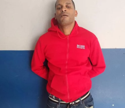 Hombre mata a dos por presunto acto de brujería y deja niña en estado crítico en Samaná