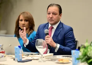 Abel presenta ante Asonahores ejes de desarrollo turístico nacional