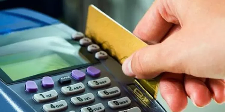 Coerción a 2 mujeres fueron arrestadas con 80 tarjetas clonadas de supérate