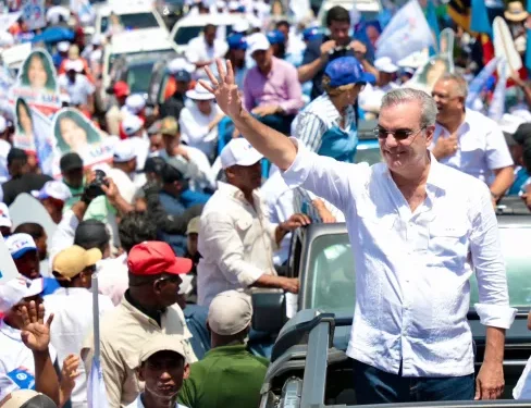 Abinader concluirá caravanas este miércoles en Monte Plata, SFM, Tenares y Salcedo