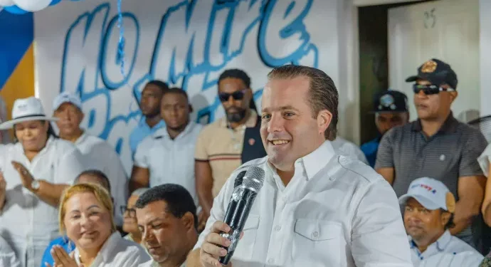 José Ignacio Paliza asegura “ni vuelven, ni van” en alusión a PLD y FP