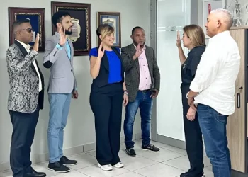 A tres días de renunciar del PLD, actriz Yessenia Núñez es juramentada en PRM por Carolina Mejía