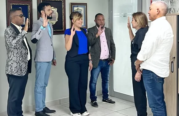 A tres días de renunciar del PLD, actriz Yessenia Núñez es juramentada en PRM por Carolina Mejía