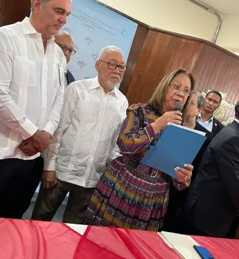 Colegio Dominicano de Economistas reconoce a Luis Abinader por su contribución al desarrollo nacional