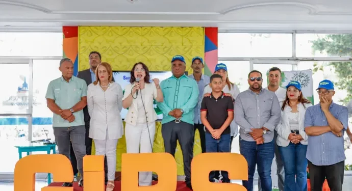 Alcaldía ofrece exposición y charla con motivo del Día Mundial del Reciclaje en Santiago