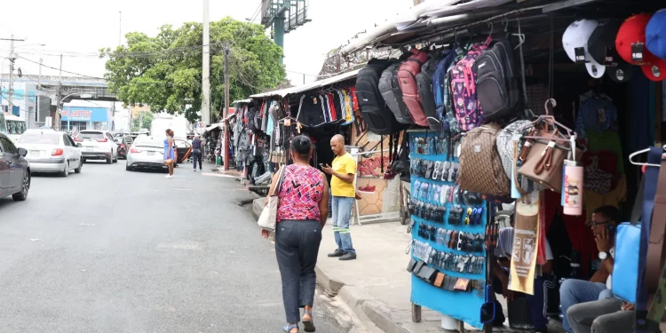 Aceras para todo, menos para uso de los peatones