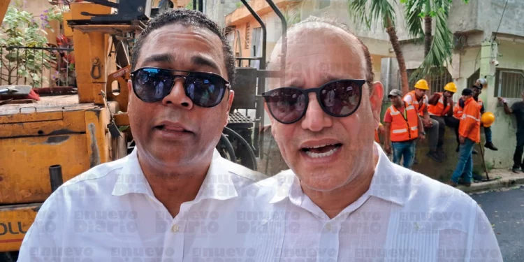Ulises Rodríguez y Víctor D´Aza supervisan asfaltado en zona urbana de Santiago