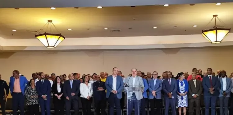 Altos dirigentes del PLD apoyan que Danilo Medina abandone la presidencia del partido