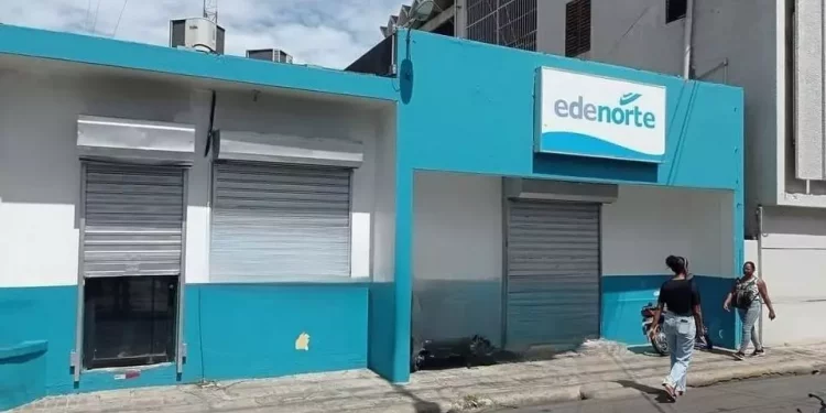 Roban dinero y dos armas de fuego en oficina principal de Edenorte en Moca