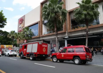 Evacúan de emergencia la plaza Downtown Center por un escape de gas