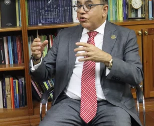 Exministro de Salud Pública aclara influenza y asma producen debilidad inmunológica post COVID-19