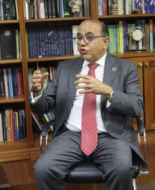 Exministro de Salud Pública aclara influenza y asma producen debilidad inmunológica post COVID-19