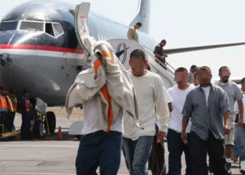 Repatrían a 60 migrantes a RD tras ser capturados cerca de Puerto Rico