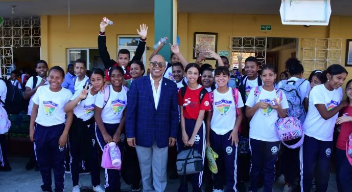 Pacheco servirá de vía de comunicación con Minerd para construcción de pabellón en Cristo Rey