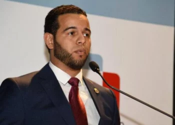 Carlos Amarante García renuncia del PLD y le recuerda a Danilo acciones de su padre a su favor