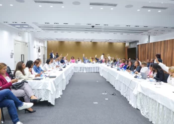 Comisión aprueba tratar en vistas públicas el proyecto de reforma fiscal