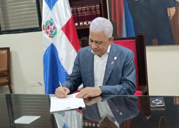 Presidentes del Senado y Cámara de Diputados firman nueva Constitución