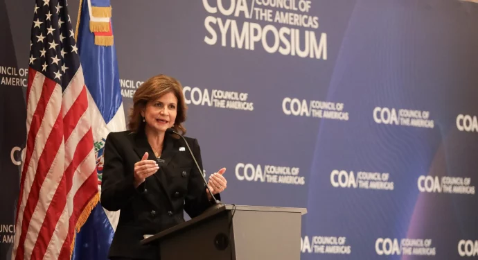 Raquel Peña en simposio del COA: “RD ha recorrido un camino extraordinario de transformación»