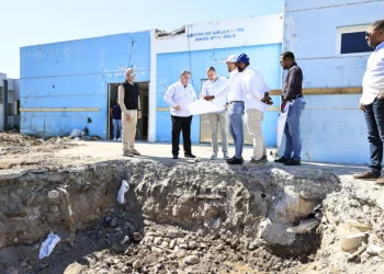 Director de SNS supervisa avances en obras de cuatro hospitales del Sur