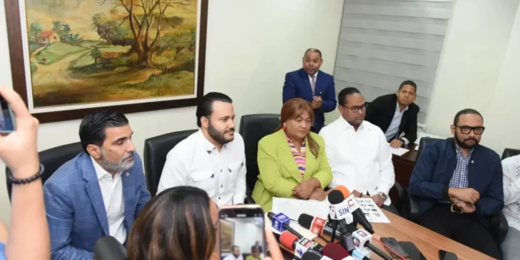 Diputados entrevistan primer grupo de 26 aspirantes a la Cámara de Cuentas