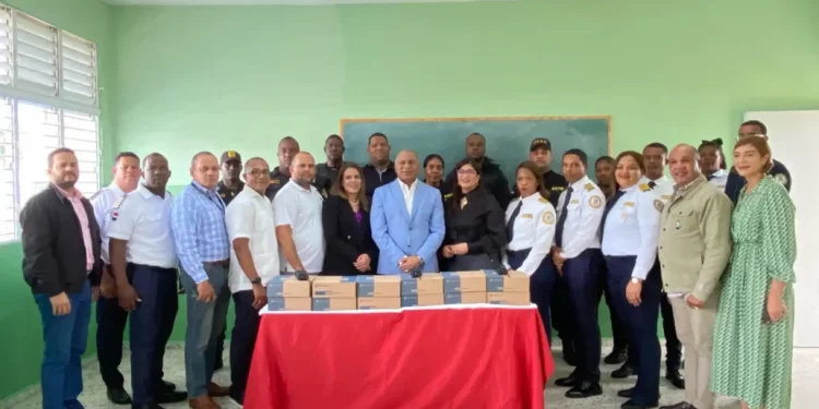 DGSPC inicia en CCR-17 piloto de entrega de radios de comunicación