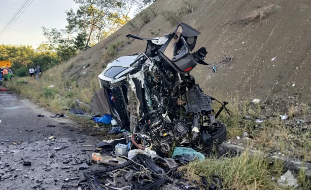 Accidente entre Azua y Baní deja al menos 4 fallecidos y 4 heridos; provoca gigantesco tapón