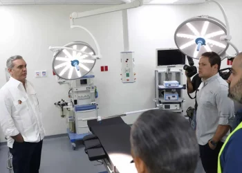 Gobierno entrega hospital, escuelas y calles en Duarte