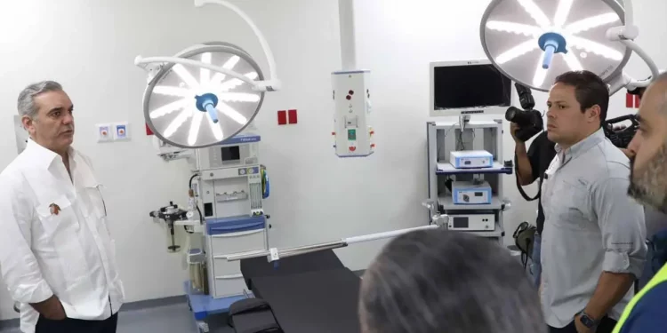 Gobierno entrega hospital, escuelas y calles en Duarte