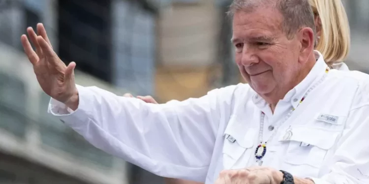 Edmundo González viaja a Argentina mientras Venezuela ofrece US$ 100,000 por su captura