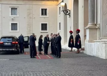 Mulino se reúne con el papa y le regala libros sobre el Canal de Panamá