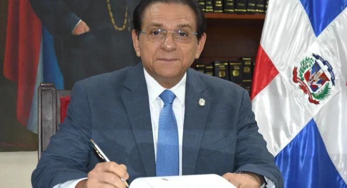 Daniel Rivera respalda propueta de Abinader aumentar 20% al salario mínimo no sectorizado