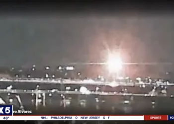 Unas 70 personas involucradas en colisión en el aire entre avión y helicóptero en Washington