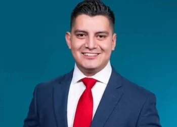 Muere periodista de Telemundo durante la cobertura del Super Bowl