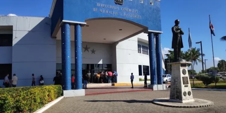 Migración ampliará su horario de atención desde febrero hasta mayo